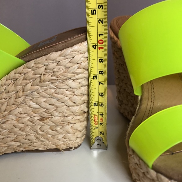 Gianni Bini After Hours Raffia Vinyl Wedge - Picture 7 of 7